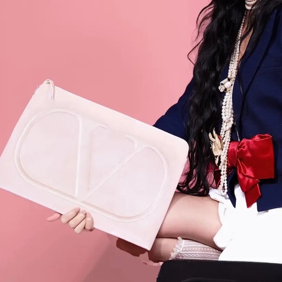 Valentino Beauty Blush Nude Logo Clutch / Laptop Pouch - Picture 2 of 12